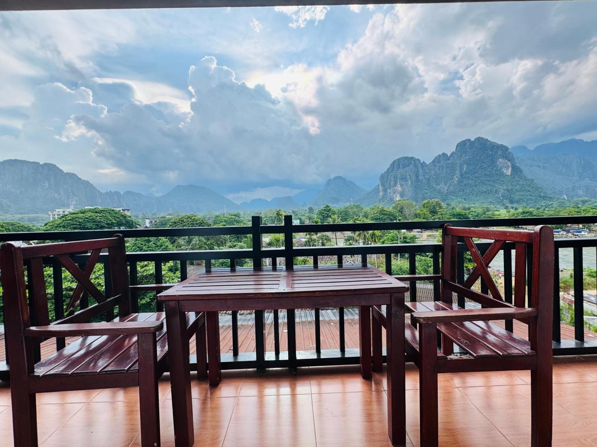 Vang Vieng Hana River View Hotel & Travel Exterior foto