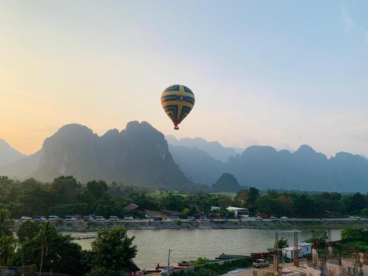 Vang Vieng Hana River View Hotel & Travel Exterior foto