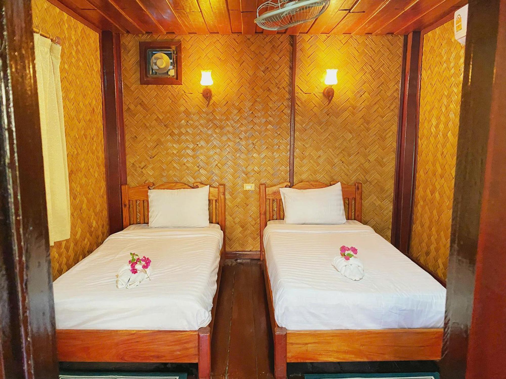 Vang Vieng Hana River View Hotel & Travel Exterior foto